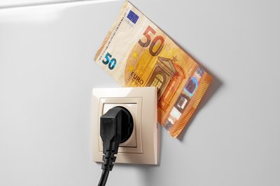 Electric wall socket with euro note